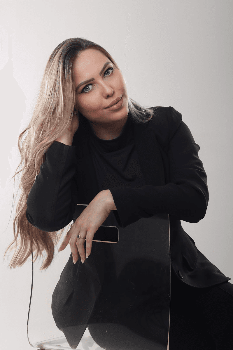 Dra. Thainá Carvalho
